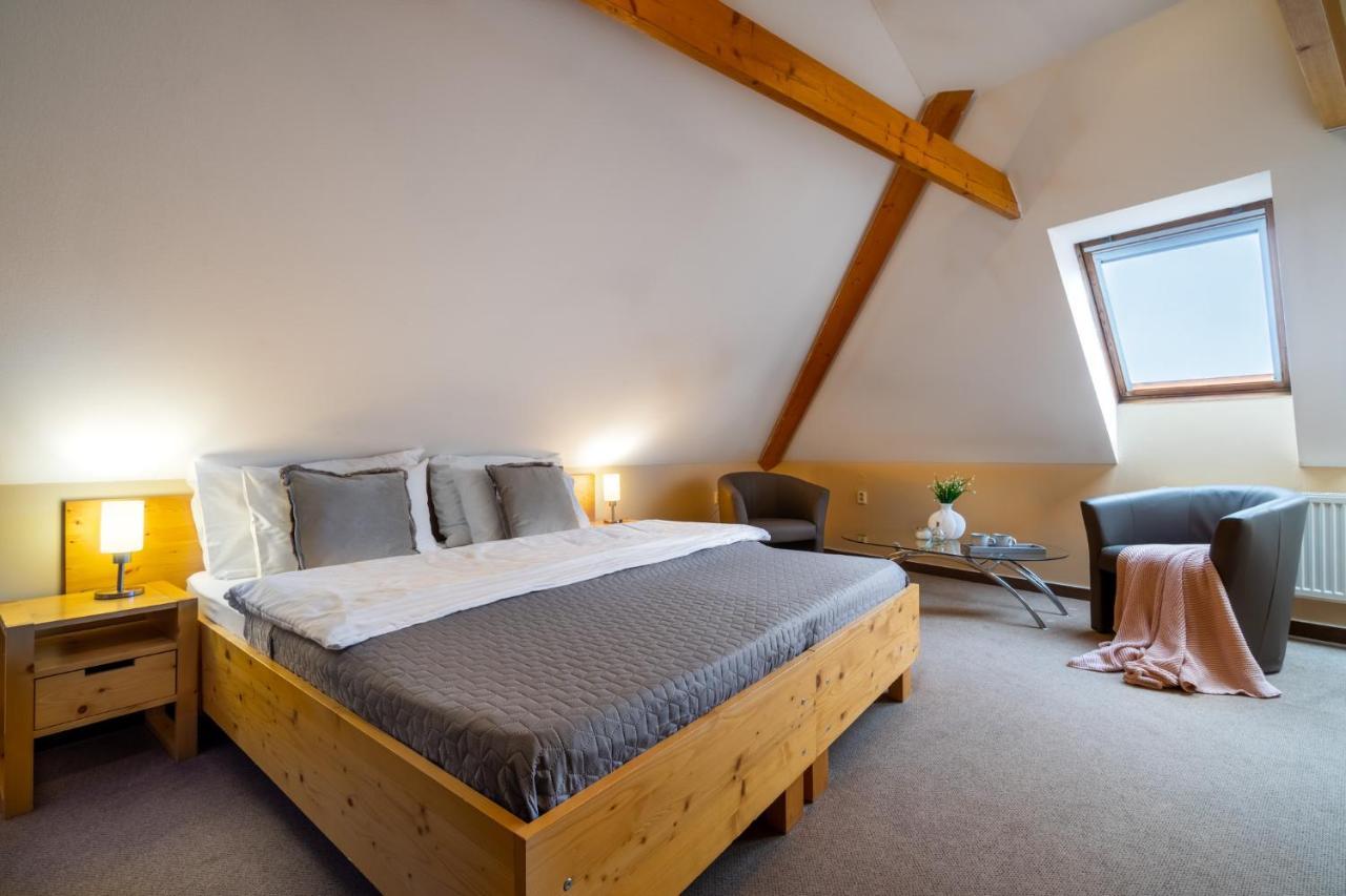 Hotel U Vlasskeho Dvora Kutná Hora Buitenkant foto