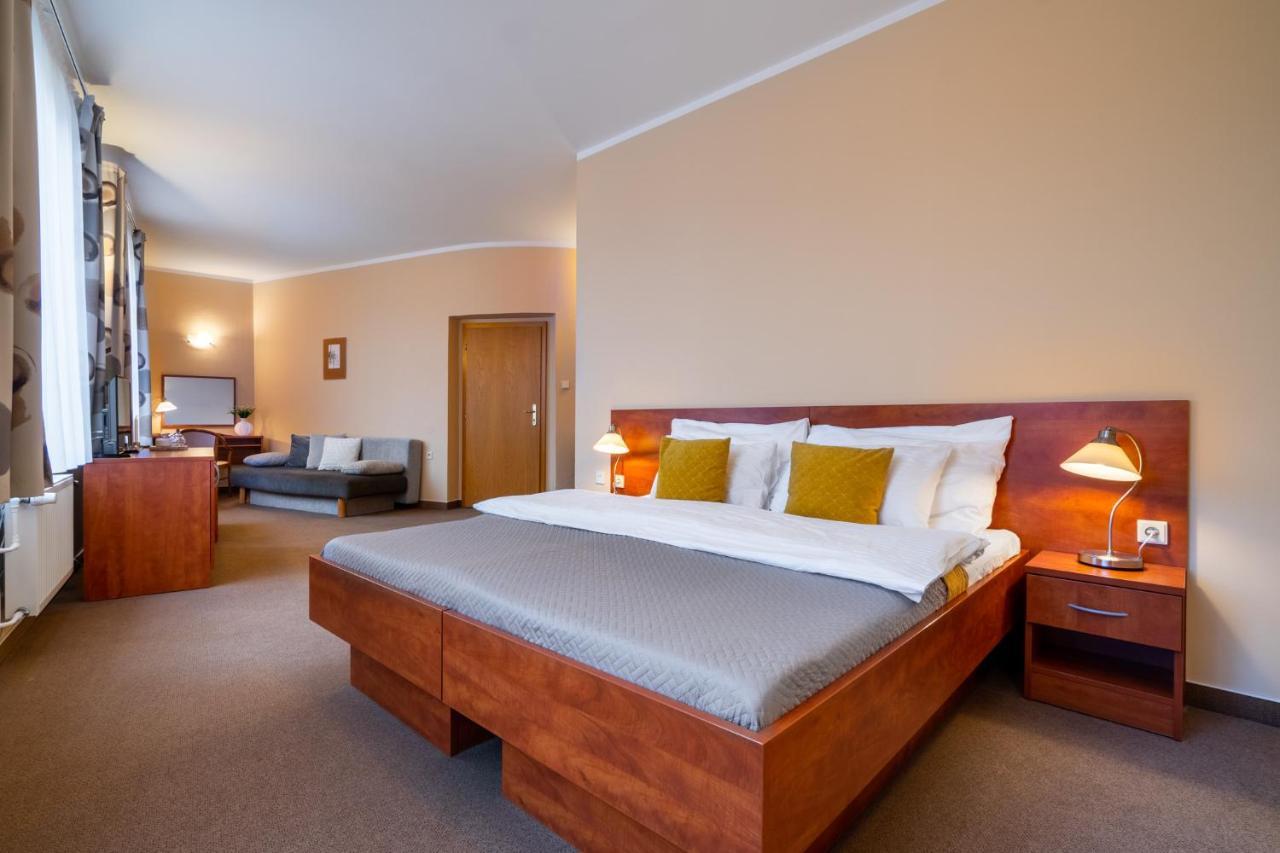 Hotel U Vlasskeho Dvora Kutná Hora Buitenkant foto
