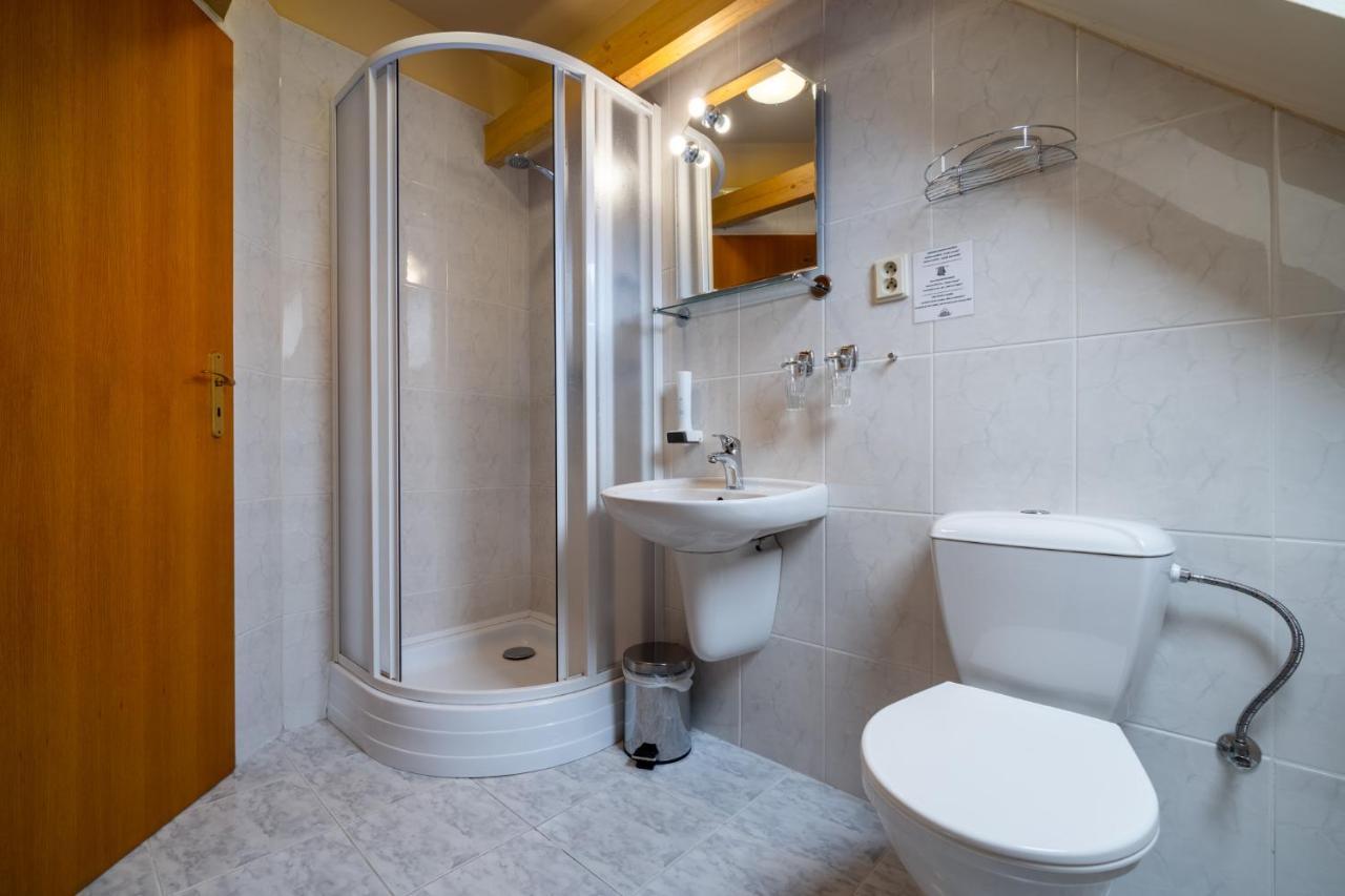 Hotel U Vlasskeho Dvora Kutná Hora Buitenkant foto