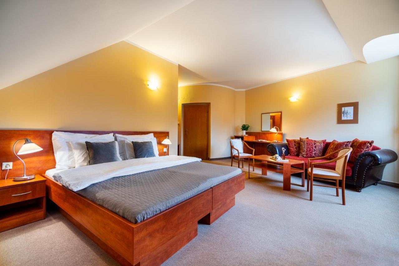 Hotel U Vlasskeho Dvora Kutná Hora Buitenkant foto