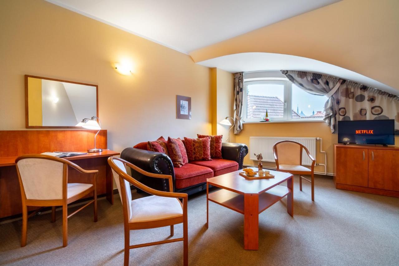 Hotel U Vlasskeho Dvora Kutná Hora Buitenkant foto