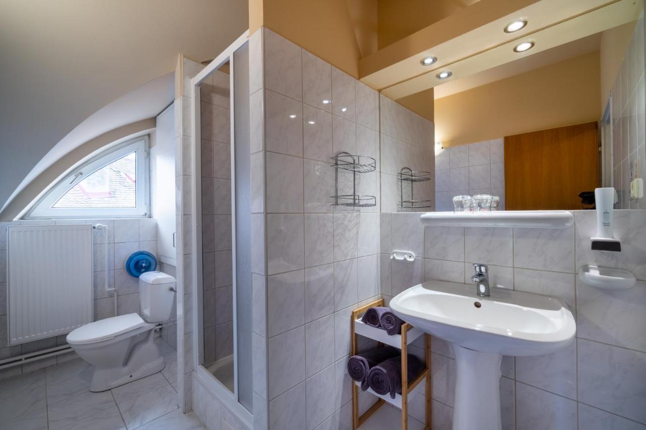 Hotel U Vlasskeho Dvora Kutná Hora Buitenkant foto