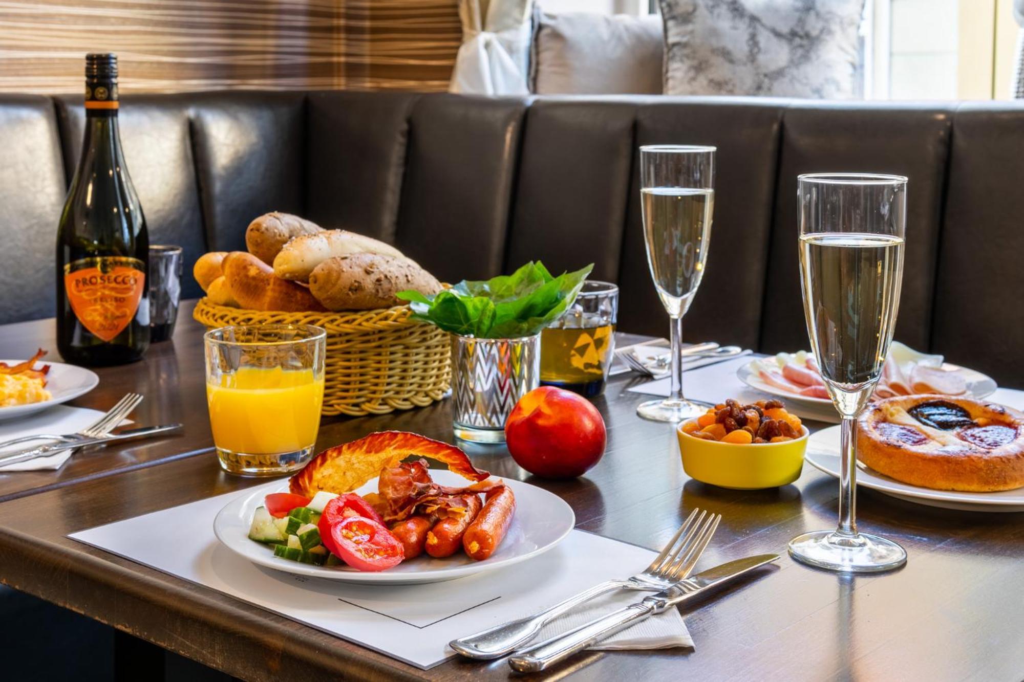 Hotel U Vlasskeho Dvora Kutná Hora Buitenkant foto
